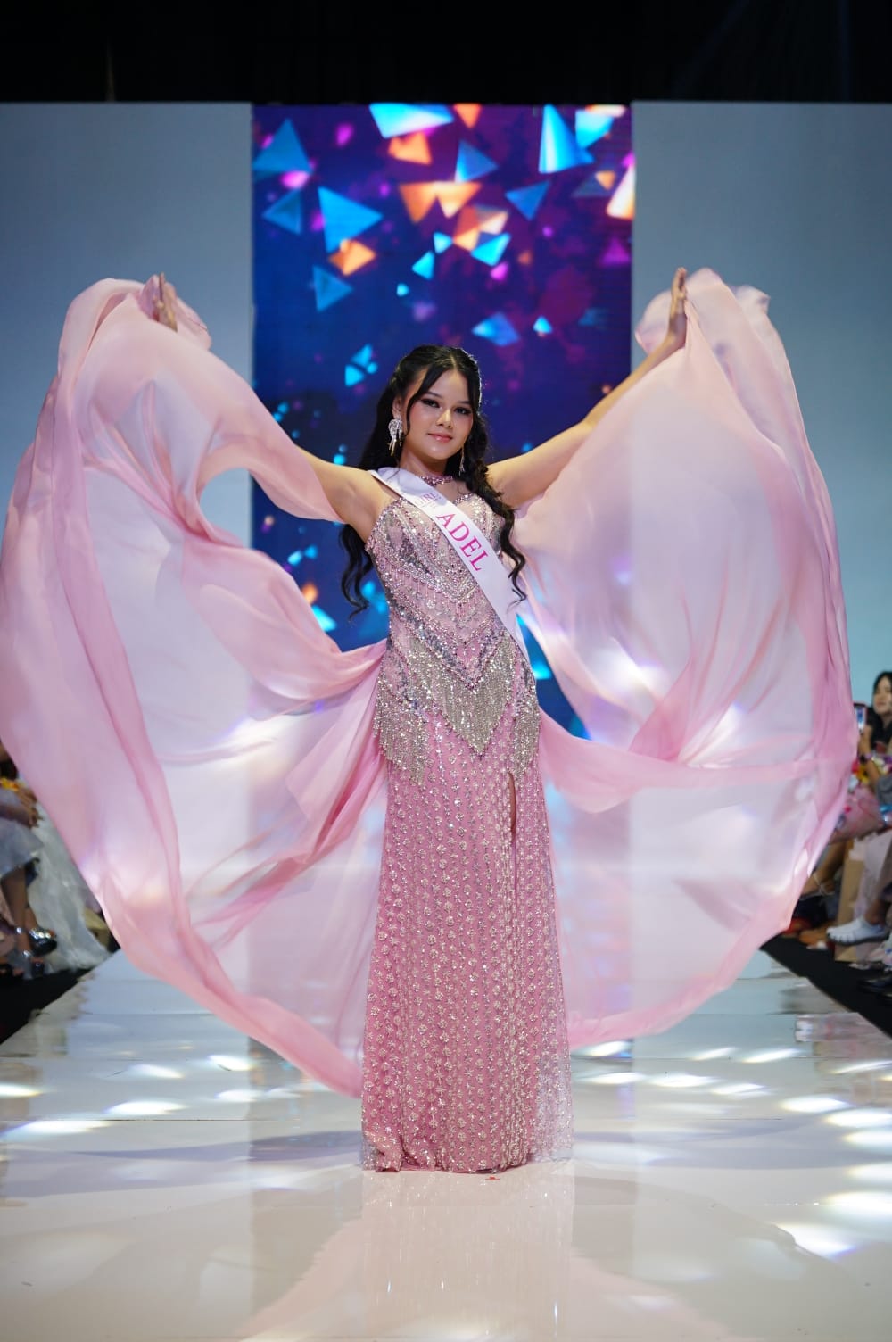 Tak Hanya Berbakat di Dunia Hiburan, Raissa Adelia Rebut Gelar Runner Up 2 Indonesia’s Girl 2026